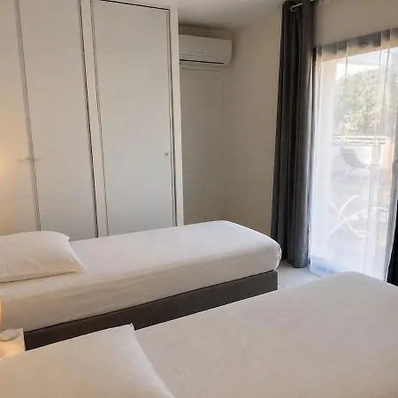 Alando Red Apartment *